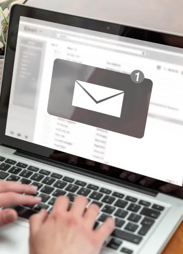 Póngase en contacto con nosotros por correo electrónico – Área de socios