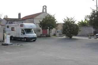 Stationnement et borne de service