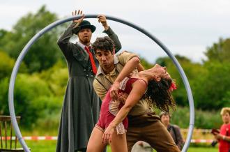 Théâtre de rue du Marché de nuit - Acrobaties - Que Bardo