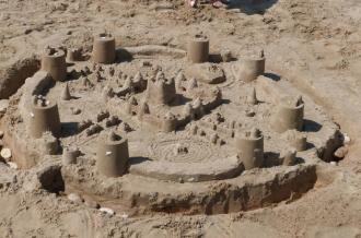 concours de sculpture de sable à thème