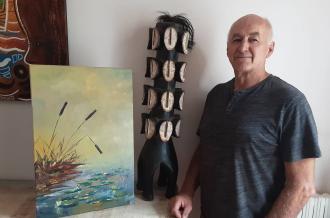 le peintre et responsable de l'exposition