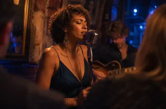 Concert de Laure & The Little Spoons au Shapers Club House, Marennes