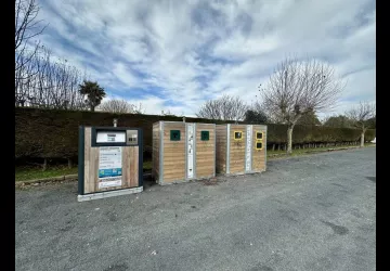 Parking en face du marché_La Brée-les-Bains