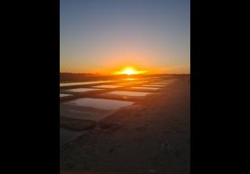 Couché de soleil sur les marais salants