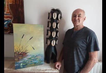 le peintre et responsable de l'exposition