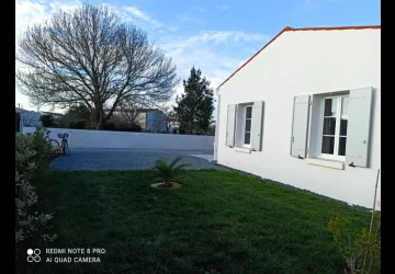 Extérieur côté Chambre et salon