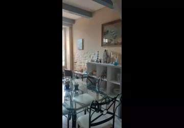 Maison roses trèmières