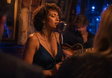 Concert de Laure & The Little Spoons au Shapers Club House, Marennes